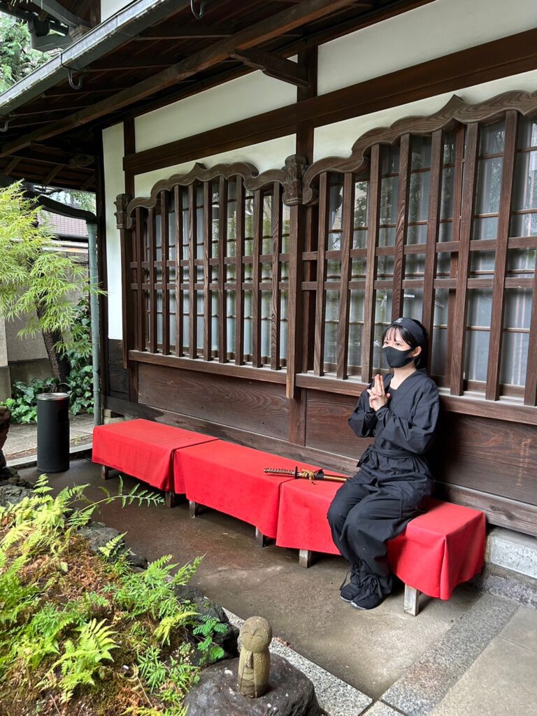 asakusa-temple-bench
