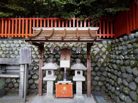 fushimi-inari-omokaruishi