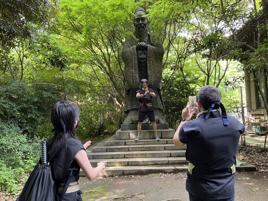 ninja-tour-yushima-seido-statue