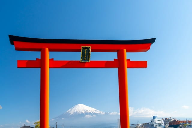 サニトラの鳥居 鳥居」の向こう側：なぜ日本人は境界線にゲートを作るのか？ - 忍者