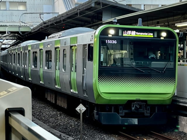 yamanote line train
