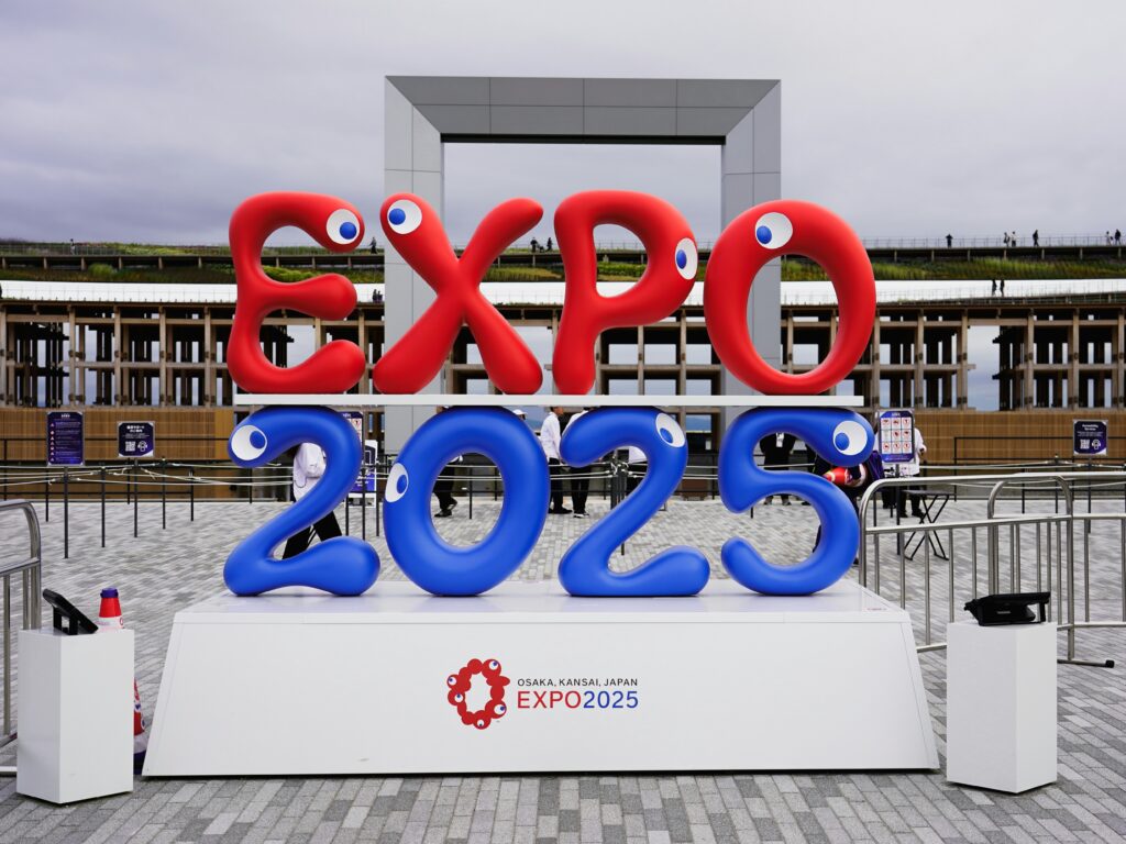 osaka expo statue